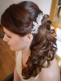 Related image Wedding Guest Long Hair, Hairstyles For Wedding Guest, Debs Hair, Black Bridesmaids Hairstyles, Bride Stuff, Bun With Curls, Side Ponytails, Side Curls