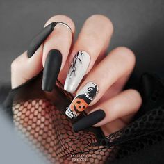 23 Most Beautiful Halloween Acrylic Nails StayGlam Pumpkin Nail Art, Black Halloween Nails, Emerald Nails, Halloween Acrylic Nails, Cute Halloween Nails, Pumpkin Nails, Nails Design With Rhinestones, Her Nails, Halloween Nail Designs