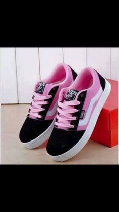 These are cool Vans Shoes Old Skool, Artsy Shoes, Dresses With Vans, Nike Fashion Shoes, Skater Girl Outfits, Western Style Outfits, Accessories Bags Shoes