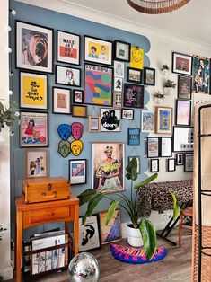 Tour Julie Jeongeun Choi’s 100-year-old, colorful Belfast home and see photos of the brightly-painted rooms. Eclectic Vintage Bedroom, Maximalist Gallery Wall, Old Bed Frames, Living Room Wall Decoration, Room Wall Decoration, Bedroom Murals, Home Decor Ideas Living Room, Deco Retro, Tableau Art