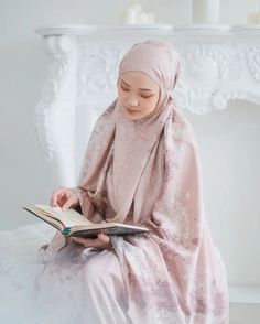 Prayer Photos, Fashion Muslimah, Hijab Designs, Muslim Women Fashion, Modest Wear, Muslimah Fashion, Muslim Women, Shirt Skirt, Shawl