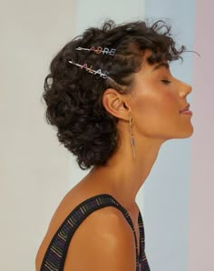 Short Punk Hair, Curly Hair Accessories, Curly Pixie Hairstyles, Shaved Hair Designs, Short Hair Images, Really Short Hair, Wavy Haircuts, Short Curly Haircuts, Punk Hair