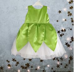 Tinkerbell baby dress Cosplay costume. A lovely dress for your little girl. This apparel will fit perfectly for Haloween, Christmas, Birthday party etc. Suitable for babies, kids and toddlers. The dress is fully lined with your baby's comfort in mind.  Tinkerbell baby dress made from high-quality materials: green satin and white cotton.  Please make sure to measure your princess to assure best fit. PLEASE MEASURE BEFORE ORDERING!  SIZE Chart  *SIZE 1 - waist/chest - 19,7"(50cm), from shoulder to Fairy Halloween Costume, Baby Special Occasion Dress, Recital Dress, Toddler Pageant, Photoshoot Birthday, Fairy Halloween, Fairy Photoshoot, Costume Toddler, Fairy Halloween Costumes