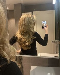 Stockholm Hairstyle, Pretty Blonde Hair, Long Healthy Hair, Honey Blonde Hair, Haircuts For Wavy Hair, Fresh Hair, Hair Shades, Hair Rollers, Bad Hair