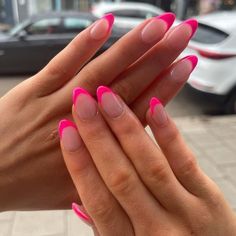 There's a new beauty trend taking over Instagram and it's absolutely stunning. Say hello to "quartz nails". Pink French Tip Nails, Pink Tip Nails, Pink French Tip, Teen Nails, Pink French Nails, Hot Pink Nails, Simple Gel Nails