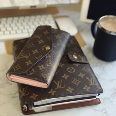 Office Planners, Inside My Bag, Lv Wallet, What In My Bag, Planner Supplies, Lv Handbags