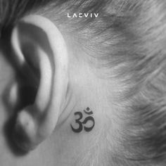 Om ॐ #tattoo #hindu #chakra #pranava #om #aum #mantra #ear #eartattoo #symbol #blackworkers #blacktattoo #blackandgrey #blacktattooart #blackink #FORmink #inkedmag #blackngray #blackandwhite #lacenano #tattooart #art #girltattoo  #tattoos #tattoodlife #tattoodlifestyle #tattoodesign #blacktattooart #artsanity #darkartists #inked Om Symbol Tattoo, Yoga Chakras, Hindu Tattoos, Spiritual Tattoo, Tattoo Behind Ear, Chakra Tattoo, Polynesian Tattoos, Buddha Tattoos