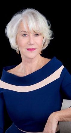 Helen Mirren Hair, Helen Mirren Style, Beautiful Gray Hair, Short Hair Over 60, Helen Mirren, Ageless Beauty, Older Women Hairstyles, Silver Hair, Hair Dos