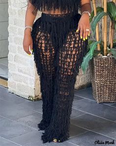 Olivia Mark - Conjunto de bikini de ganchillo y pantalón de cintura alta con escote halter y diseño de borlas Dress As A Celebrity, Outfits For Aruba, Edgy Outfits Grunge, Beach Outfits Ideas, Miami Birthday, Bahamas Outfit, Crop Top And Maxi Skirt, Jacket And Shorts, Bodysuit And Skirt