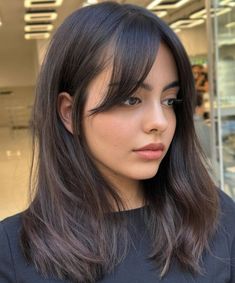 Medium Length Volume Haircut, Haircuts For Short Length Hair, Hair Color For Short Hair Highlights, Trending Haircuts For Women 2024, Trendy Haircuts For Short Hair, 2024 Skincare, 2024 Makeup, Zicxa Photos, Straight Brunette Hair