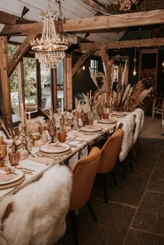 Boho Wedding Decor with Dried Flowers and Pampas Grass Pampas Grass Thanksgiving Table, Pampas Party Decor, Wedding Boho Decoration, Small Autumn Wedding, Decor With Dried Flowers, Flowers And Pampas, Intimate Micro Wedding, 21 Diner