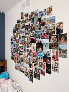 Photo Wall Layout Bedroom, Photo Room Decor Ideas, How To Put Photos On Wall, Room Picture Wall Aesthetic, Cute Photo Wall Bedroom Ideas, Photos Decoration Wall, Photos Room Decor, Room Ideas With Pictures On Wall, Photo Wall Teenage Room