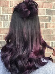 Butter Blonde, Winter Hair Color Trends, Hair Color Idea, Peekaboo Hair, Lilac Hair, Balayage Blonde, Hair Streaks, Hair Color Purple