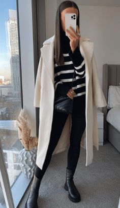 striped sweater with long wool coat fall outfit. autumn and winter casual outfit ideas. fall outerwear coat ideas. Minimal Woman Outfit, Beige Coat Outfit, White Coat Outfit, Autumnal Style, Usa Outfits, Wool Coat Outfit, Striped Sweater Outfit, Coat Outfit Casual, Fall Fashion Staples