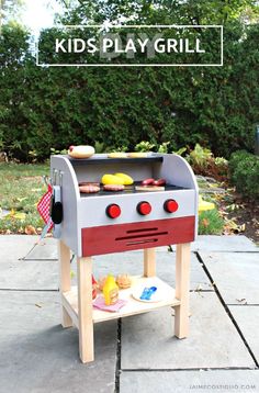 a kid's play grill is sitting on the patio