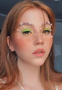 Artsy Makeup Looks Aesthetic, Unique Makeup Ideas, Cute Makeup Ideas, Artsy Makeup, Funky Makeup, Indie Makeup, Rave Makeup, Unique Makeup