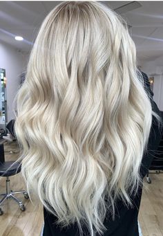 Icy Blonde Hair With Layers, Icy Blonde Hair Balayage, Vanilla Blonde Hair, Bleach Hair Ideas, Cream Blonde Hair, Best Blonde Hair, Beach Blonde Hair, Vanilla Blonde, Bleach Hair