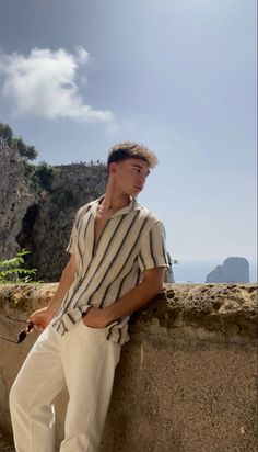 15 Trendy and Cute Beach Outfits for Summer 2024 That You Can’t Miss! | Beach Summer Outfits for Women | Aesthetic Old Money Beach Outfits for Men | Beach Vibes Summer Vibes Italy Spring Outfits, Outfit Tricks, Mens Beach Outfits, Men Outfits Aesthetic, Beach Outfit Men, Money Clothing, Boyfriend Outfit, Aesthetic Outfits Men