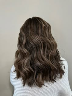 Medium Brown Hair With Blonde Lowlights, Highlights Brown Hair Dimension, Brown Hair With Highlights No Bleach, Neutral Brown Hair With Lowlights, Soft Hair Highlights, Brown Lowlights In Light Brown Hair, Light Chunky Highlights, Blonde Highlights Medium Brown Hair, Medium Brown Hair With Light Highlights