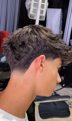 Haircut Quotes, Taper Fade Short Hair, Fade Haircut Curly Hair, Low Taper Fade Haircut, Mid Fade Haircut, Taper Fade Curly Hair, Low Fade Haircut