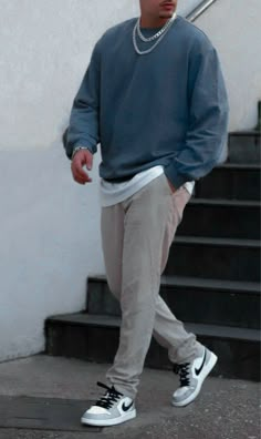 Men Casual Fashion 2023, New Balance Guys Outfit, Cute Fall Guy Outfits, Loose Fit Mens Fashion, Mens Grey Shoes Outfit, Mens Fall Fashion Aesthetic, Men’s Clean Style, Aesthetic Street Style Men, Fashion Outfits Men Winter