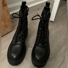 Unworn Steve Madden Combat Boots Women’s Size 6 Black Chunky Ankle Combat Boots, Black Martin Boots With Chunky Platform For Fall, Trendy Black Moto Boots With Padded Ankle, Trendy Combat Boots With Round Toe, Trendy Black Combat Boots With Padded Ankle, Black Platform Combat Boots For Fall, Trendy Medium Width Ankle-high Combat Boots, Black Chunky Edgy Boots, Casual Chunky Moto Boots