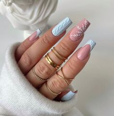 Xmas Nails Acrylic Blue, Christmas Nail Sets Almond, Cute Short Square Nails Winter, Blue Winter Sweater Nails, Light Blue Nails With Design Winter, Light Blue Sweater Nails, Light Blue Xmas Nails, Pretty Winter Nails Classy Blue, Blue Frosty Nails