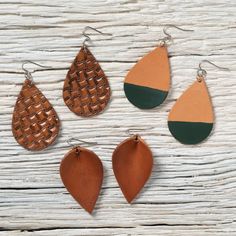 Perfect for crafting unique earrings to give as gifts or for production Includes all the precut leather and hardware you need to make 10 sets of earrings Pre-cut leather allows you to spend more time decorating and less time cutting Natural, vegetable tanned leather is an ideal canvas for pyrography, paint, stamps and Custom Ar, Diy Leather Earrings, Make 10, Earring Kit, Leather Jewellery, Leather Supplies, Painting Leather, Western Leather, Wire Crafts