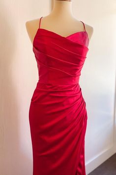 Ремни красная русалка с рухной русалкой Red Formal Dresses, Prom Dress Pictures, 2023 Prom, Dark Red Dresses, Mermaid Core, Prom Dresses Simple, Red Mermaid, Long Formal Dress, Simple Prom Dress