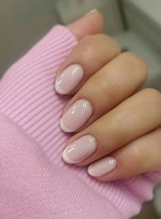 Nails For Short Hands, Minimalist Nails Oval Short, Simple Elegant French Nails, Simple Spring Manicure, Short Oval Ombre Nails, Minimalist Nails Spring 2024, Short Oval Nails French, Spring Time Nails Short, Clean Spring Nails