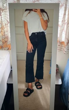 Casual Summer Pants Outfits, Casual Date Night Outfit Arcade, Basic Woman Outfit, Fashion Inspo Outfits Minimal Chic Summer, Outfit Inspo Size 12, Simple Style Aesthetic, Simple Timeless Outfits, Low 70 Degree Weather Outfit, Quick Casual Outfits