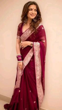 Maroon Saree, Saree Georgette, Sari Design, Fancy Sarees Party Wear, Indian Saree Blouse, Simple Sarees, Indian Fashion Saree