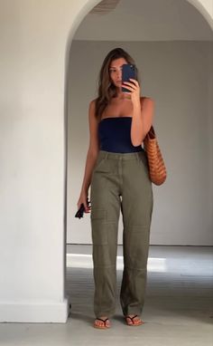 Rugged Casual Women, Classy Leisure Outfits, Spring Date Outfit Casual, Beach Clean Up Outfit, Italy Womens Fashion, Light Fall Outfits, Late 20s Fashion Outfits, Mid 20s Fashion Outfits, Fashion In Your 30s