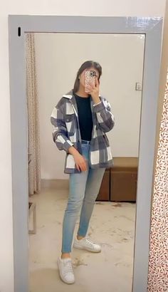 Outfit Ideas For Tuition, Pinterest Reels, Desi Fashion Casual, Stylish Photo Pose, Casual Day Outfits, Classy Photography, Muslimah Fashion Outfits, Illustration Fashion Design, Fashionista Clothes