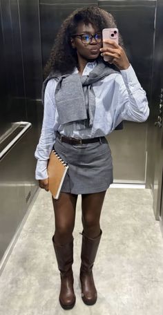 Preppy Trench Coat Outfit, Black Skirt Business Casual, Blazer Long Skirt Outfit, Classy Outfits For College, Autumn Outfit Black Women, Michael Kors Boots Outfit, Gray Outfits For Black Women, Black Women Outfits Classy, Skirt Professional Outfit