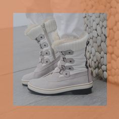 Bota estilo esquimal Catchalot Sue de mujer en color hielo. Características: Cierre con cordones y cremallera, altura de la suela 2,5 cm, zapato de estilo casual, suela de goma termoplástica, exterior sintético e interior forro abrigo (warm lining). #catchalotlovers #panamajacklifestyle #catchalot #rebajas #sales #rebajaszapatos Sorel Winter, Sorel Winter Boot, Winter Boot