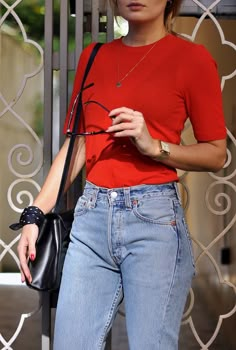 T Shirt Outfit, White Jeans Outfit, Outfit Red, Jane Birkin, Red T Shirt, Jairzinho, T Shirt And Jeans