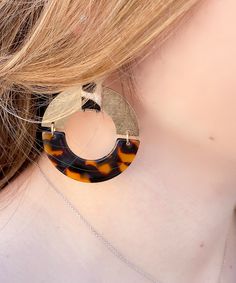 Accessories are a girls best friend! These Leopard Earrings are a fashion piece all of their own! Pair with almost anything to complete the perfect head turning look! 
* Approx: 2.25"
* Material: Zinc, Gold plated, acetate, calf hair, PU leather
* Lead Compliant, Nickel Free Two Headed Calf, Leopard Earrings, Wild Child, Calf Hair, Round Earrings, Girls Best Friend, Washer Necklace, Pu Leather, Animal Print