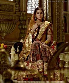 Indian Royal Dress For Women, Vintage Indian Outfits, Royal Indian Outfits, Indian Royal Outfits, Royal Indian Aesthetic, Indian Royalty Aesthetic, Rajput Aesthetic, Modern Royal Outfits, Indian Royalty