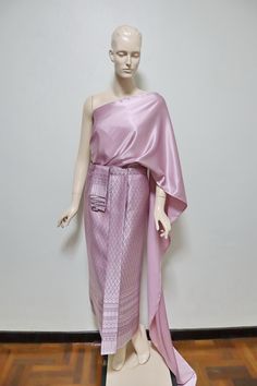 "Pink-purple Thai/ Khmer outfit or \"Chut thai\" for women. Occasions: Songkran festival, Loy krathong festival, bride made dress, Thai fair, Thai exibition, attended Thai wedding, temple ceremony, making merit etc. The set consists of 1.Finished wrap around skirt made from brocade faux silk fabric, the skirt can be adjust by hooks Waist: maximum up to 32 in. (81 cm) Hips: maximum up to 42 in. (107 cm) Length: approx. 35.5 in. (90 cm) 2.Satin plain color Thai shawl/ sabai Measurement: 18 in. x 1 Khmer Party Dress, Khmer Outfit, Loy Krathong Festival, Loy Krathong, Khmer Dress, Songkran Festival, Festival Bride, Thai Wedding, Sarong Skirt