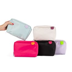 Neceser de nylon de colores perfecto para organizar tus cosas para viajes, para tus bolsas grandes o para el gimnasio. Hecho con tela duradera y múltiples bolsillos interiores, este neceser colorido es el accesorio perfecto. Agrégalo a tu bolsa de playa Tin Marin o a cualquier bolsa, mochila o maleta para mantenerte organizada en tu uso diario o viajes. On-the-go Nylon Cosmetic Bag With Removable Pouch, Rectangular Nylon Cases For Everyday Use, Functional Packable Pouch Travel Accessories, Purple Travel Cosmetic Bag With Zipper, Purple Travel Cosmetic Bag With Zipper Closure, Packable Pouch Travel Accessories For Everyday Use, Portable Nylon Cosmetic Bag For Travel, Pink Nylon Travel Cosmetic Bag, Purple Travel Pouch With Zipper Closure