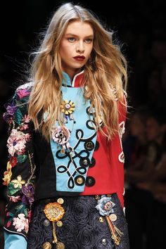 Hair Inspo-Dolce & Gabbana Spring 2017 Ready-to-Wear Collection Photos - Vogue Victoria’s Secret Fashion Show, Stella Maxwell, Embellished Jacket, Couture Details, Floral Fashion, Dolce E Gabbana, Mode Inspiration