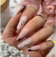 #christmasnailsacrylic Cristhmas Nails, Winter Nails 2023, Nails 2023 Trends, Nail Noel, Halloween Nail Art Tutorial, Makeup Nails Designs, Asian Nails, Purple Nail Polish