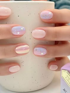 Light Purple Nail Art Designs, Light Purple Design Nails, Soft Girly Nails, Short Shimmer Nails, Short Gel Nails Spring Simple, Soft Pastel Nails, Two Color Manicure, Elegant Dip Nails, Nail Purple Pastel