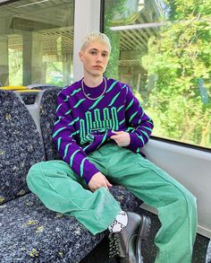 Green And Purple Outfit, Mode Harajuku, Genderless Fashion, Thrifted Outfits, Purple Outfits, Tom Felton, Green Outfit