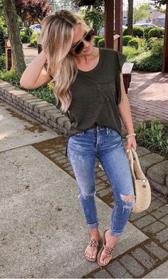 Ripped Jeans Outfit Summer Casual, Jeans Outfit Summer Casual, Ripped Jeans Outfit Summer, Blue Jeans Outfit Summer, Outfit Summer Casual, Summer Outfits Ideas, Jeans Outfit Summer, Window Dressing