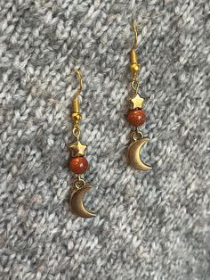 Handmade moon, star and sandstone bead dangly earrings. The sandstone bead shimmers beautifully in the light. Diy Pendants, Sand Stone, College Outfit, Funky Earrings, Handmade Earrings Beaded, Golden Jewelry, Golden Earrings, Gold Moon