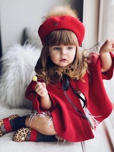 Baret Hat Outfit, Toddler Winter Fashion, Beret Outfit, Trendy Christmas Outfits, Kids Christmas Outfits, Wool Beret, Wool Berets, Fur Pom Pom, Girl With Hat