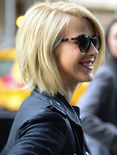 The top 10 bob haircuts pinned on Pinterest Julianne Hough Hair, Straight Bob Hairstyles, Bob Haircut For Fine Hair, Short Hairstyle, Blonde Bobs, Haircuts For Fine Hair, Short Blonde Hair, Hair Envy, Trendy Short Hair Styles