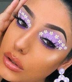 Easy Fun Makeup Looks, Flower Eye Makeup, Flower Eyeliner, Diy Eyeliner, Eye Makeup Aesthetic, Eyeliner Style, White Eye Makeup